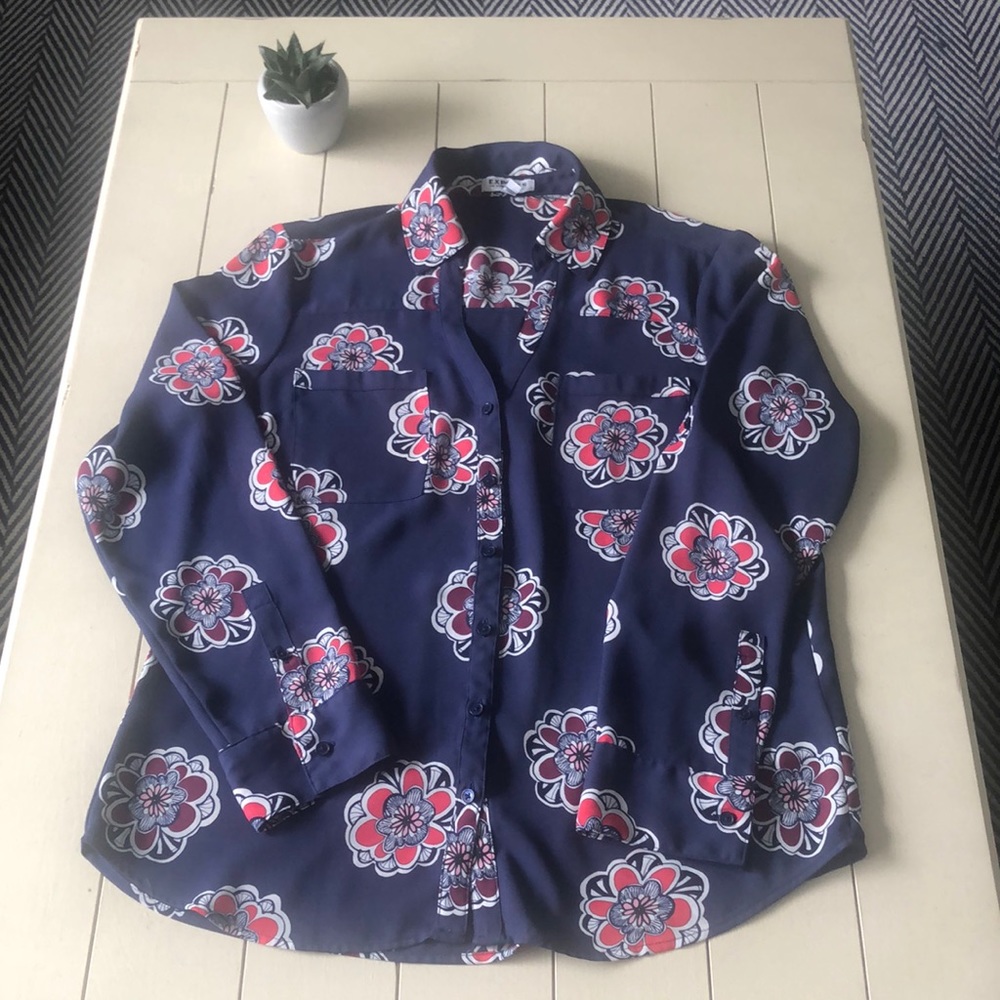Express Portofino v-neck button down blouse sz m